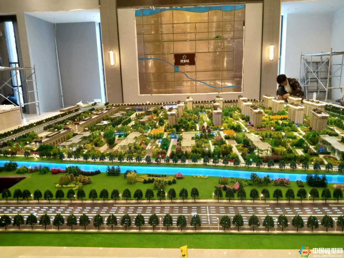 樓盤沙盤模型制作、別墅沙盤模型制作、城市規(guī)劃沙盤制作、建筑模型設(shè)計(jì)制作、工業(yè)模型設(shè)計(jì)制作、數(shù)字多媒體沙盤制作