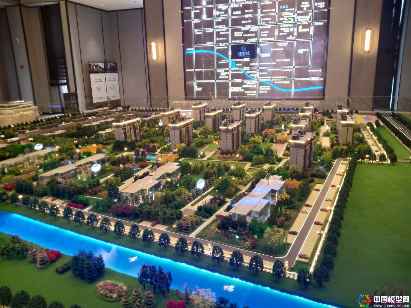 樓盤沙盤模型制作、別墅沙盤模型制作、城市規(guī)劃沙盤制作、建筑模型設(shè)計(jì)制作、工業(yè)模型設(shè)計(jì)制作、數(shù)字多媒體沙盤制作