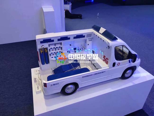 5G智慧醫(yī)療急救車模型