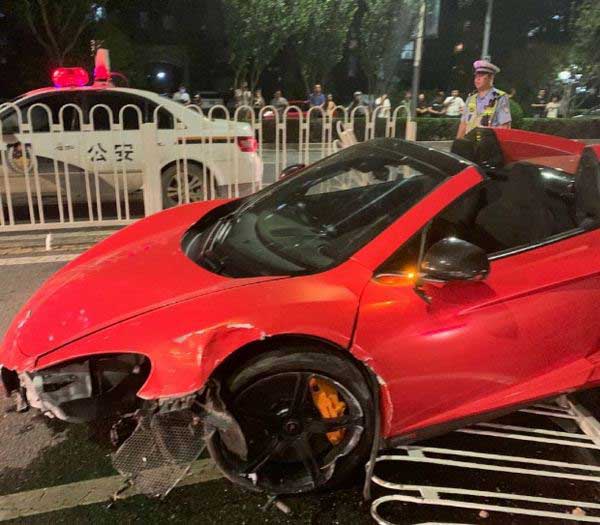 ��·�o�ڱ�ײ